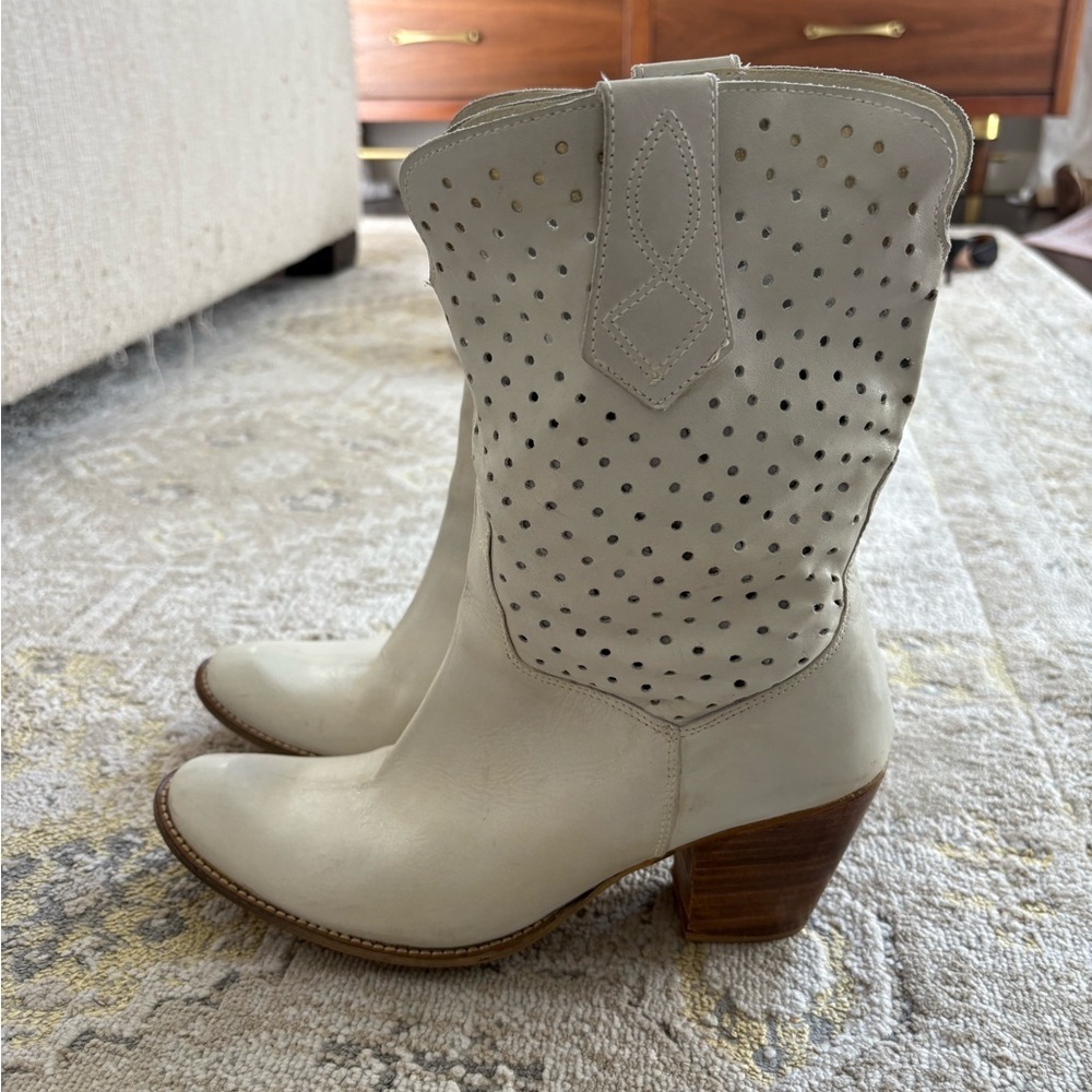 White Perforated Leather Western Boots Stacked Heel - Picture 4 of 16